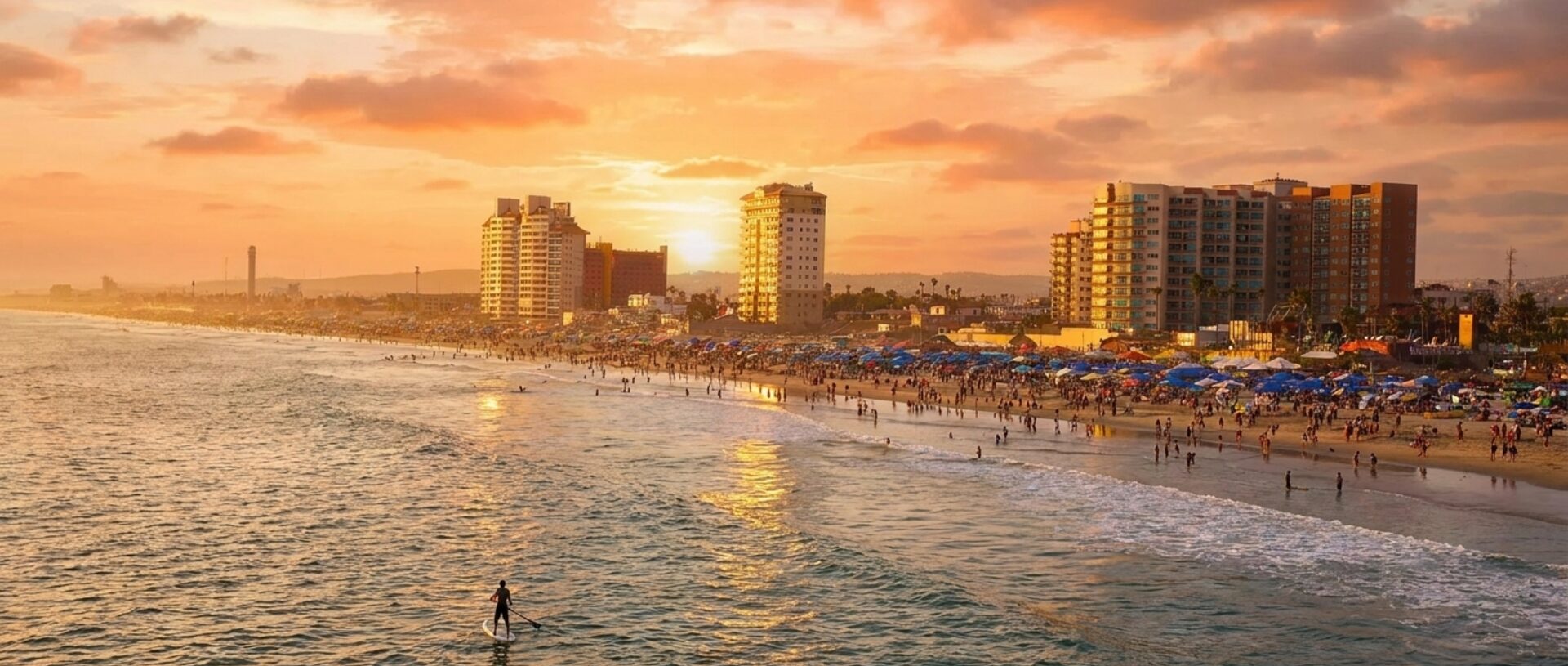 Vista aérea de la playa de Rosarito al atardecer