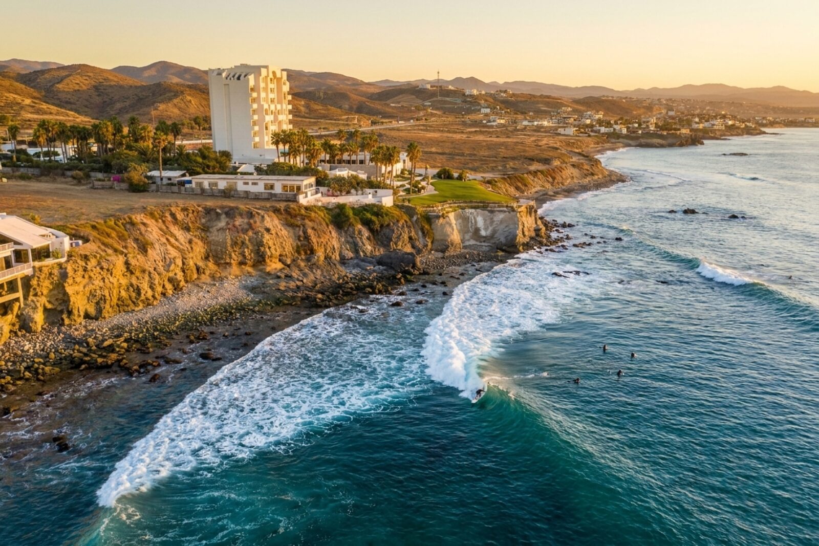 K-38 — El reef break clásico de Baja Norte: una derecha larga y divertida. K-38, Rosarito, Baja California